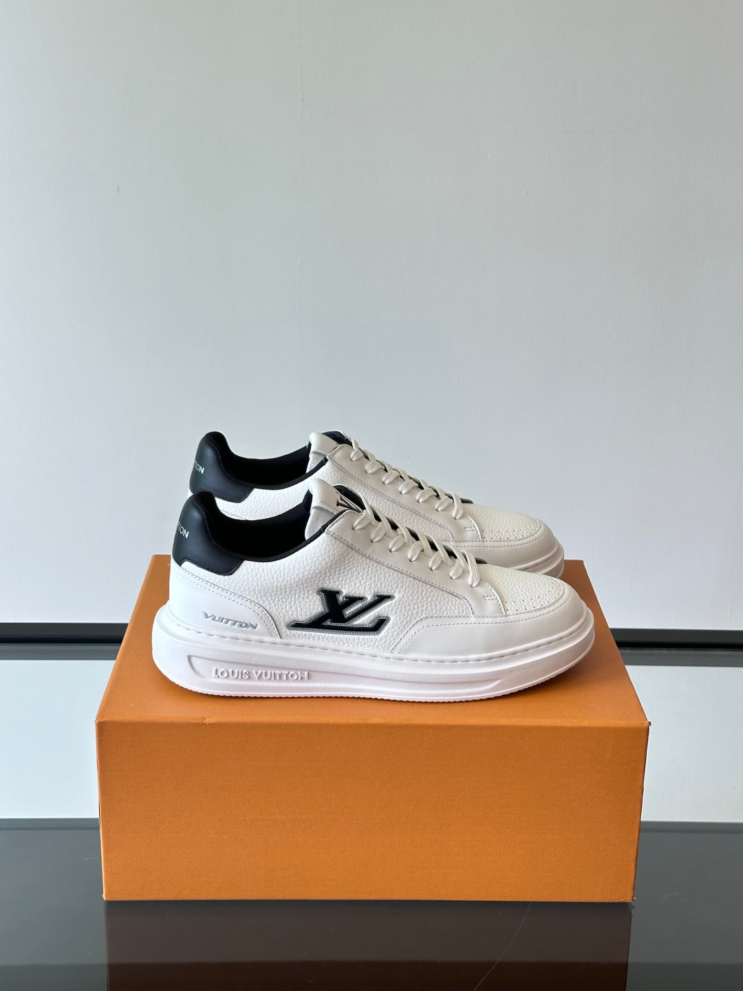 LV  Beverly Hills Sneaker 1825052108