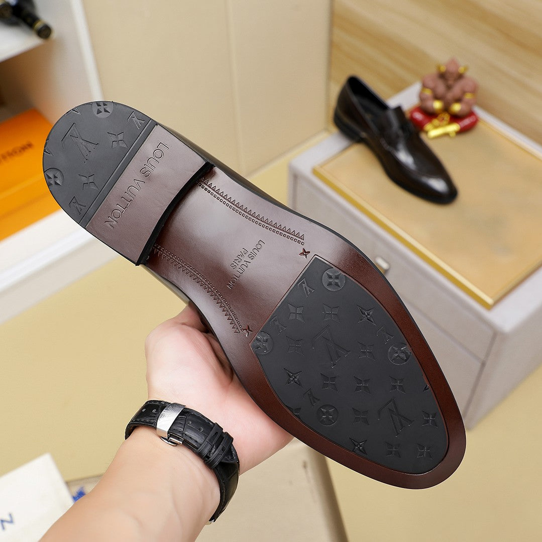 LV  Bright Leather Loafer 1825022804