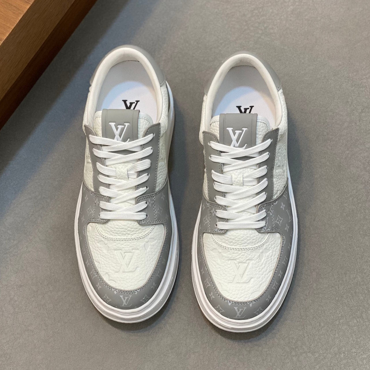 LV Sneaker 1825052109