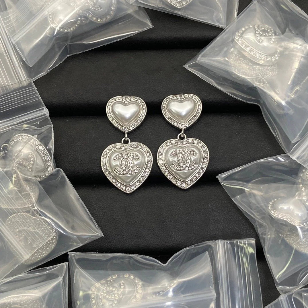 New Enamel Earrings With Heart-shaped Earrings 1024010312