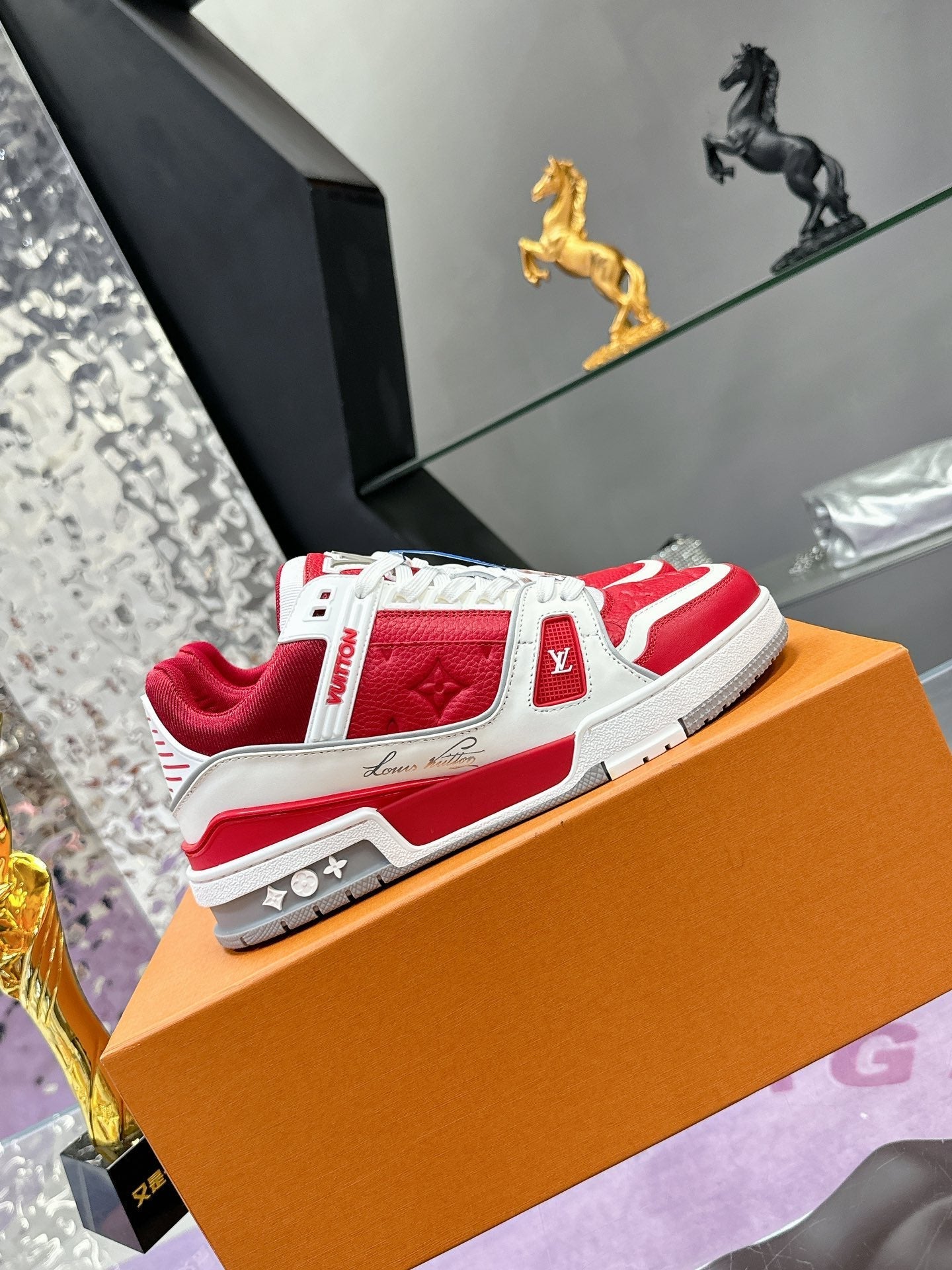 LV Trainer Sneaker 1824120914