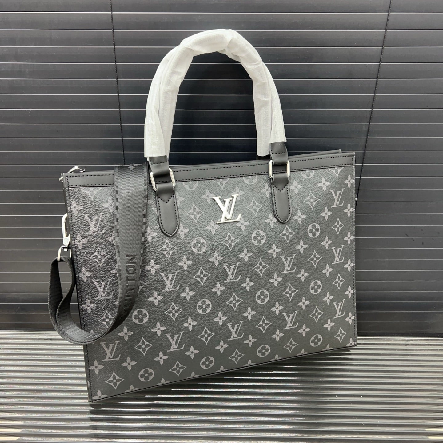 LV  Briefcase 1825050601