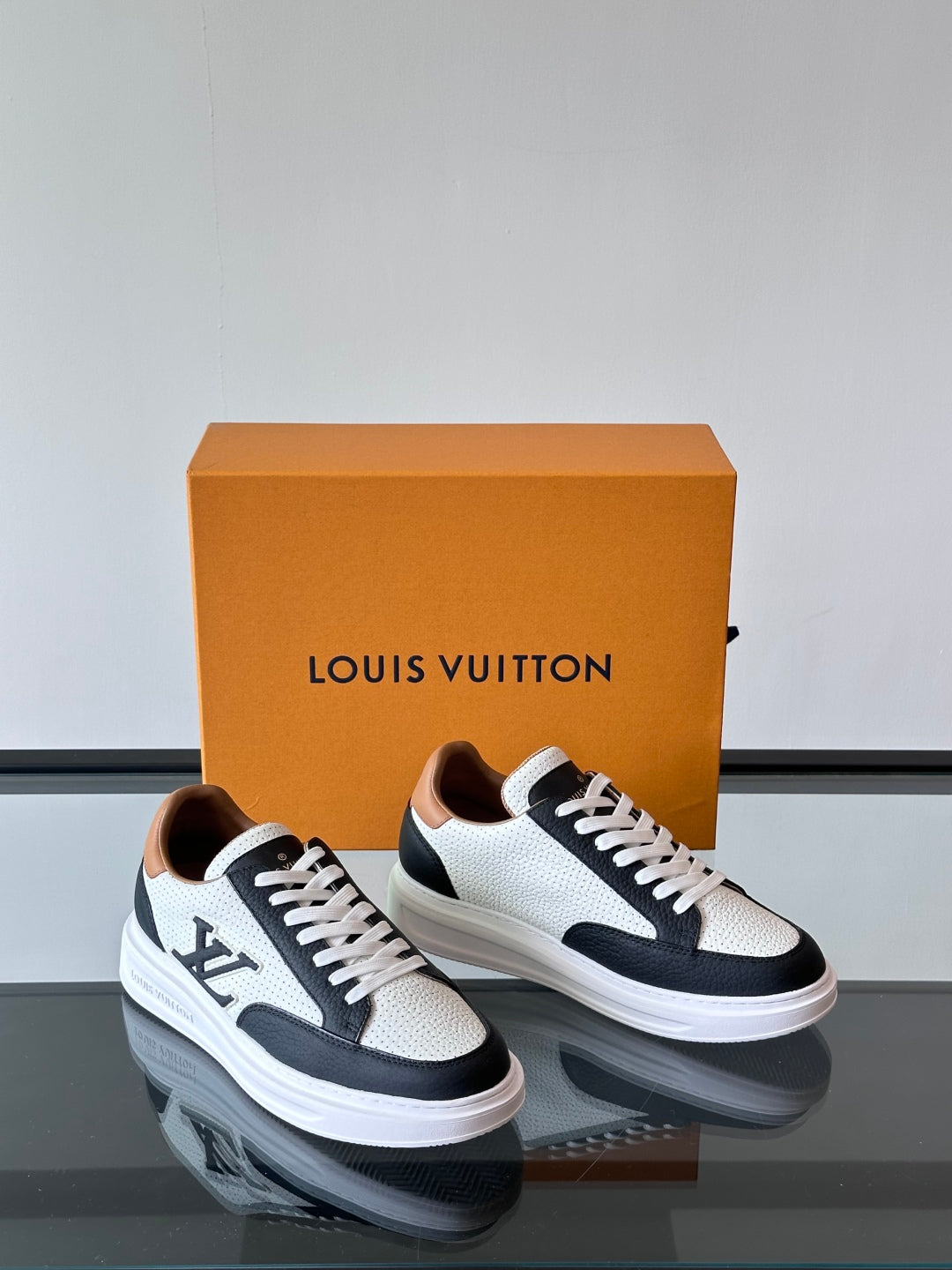LV  Beverly Hills Breathable Sneaker 1825052107