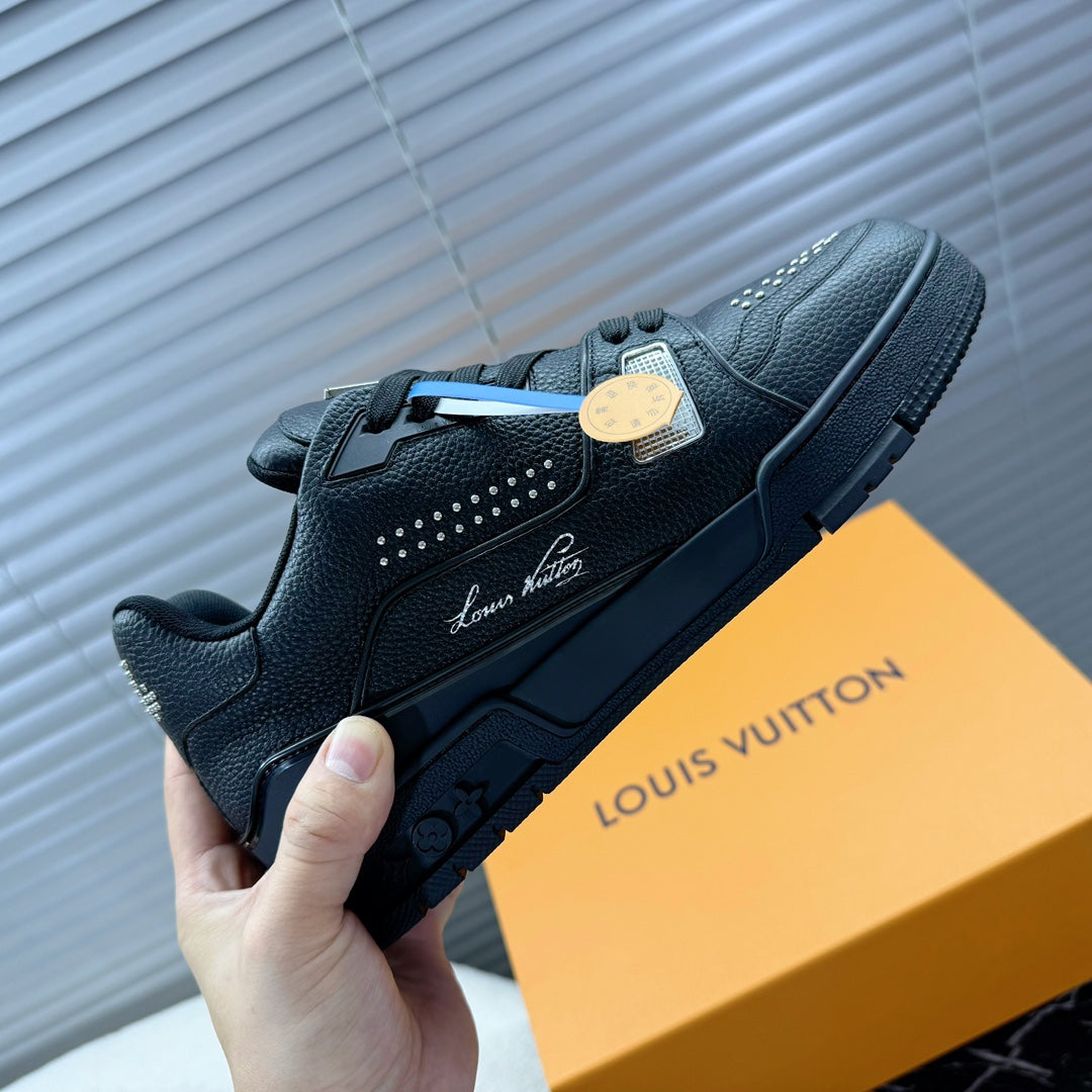 LV Trainer Sneaker 1824120913