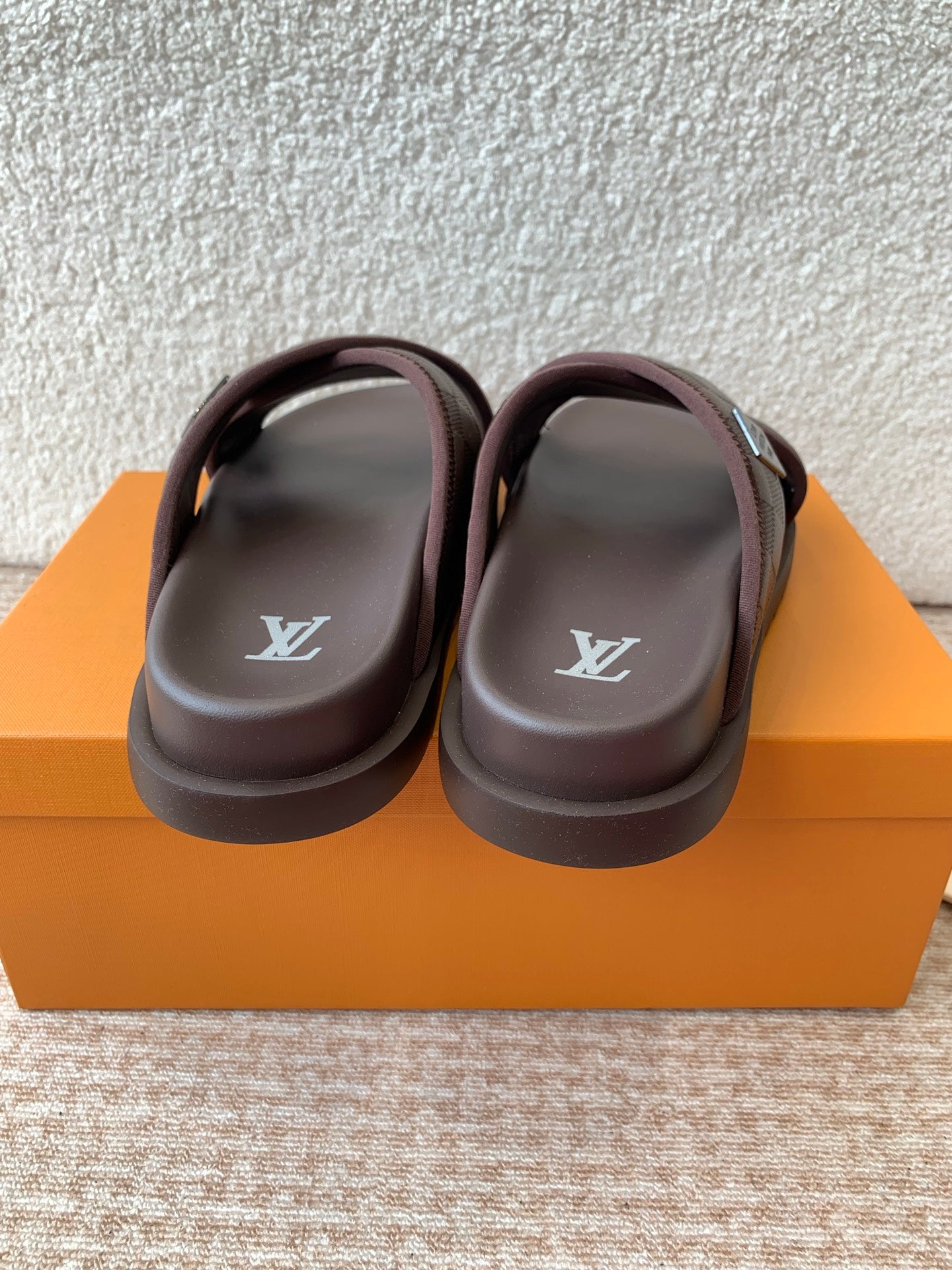 LV Beach slippers 1825052202