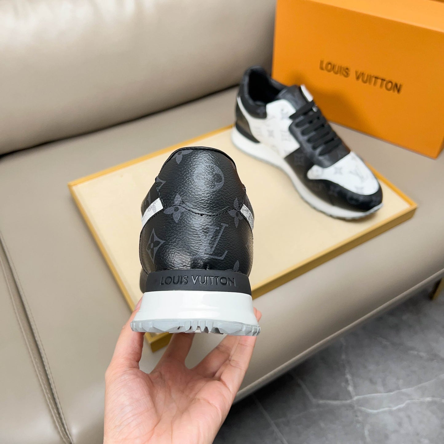 LV sneaker 1825052220