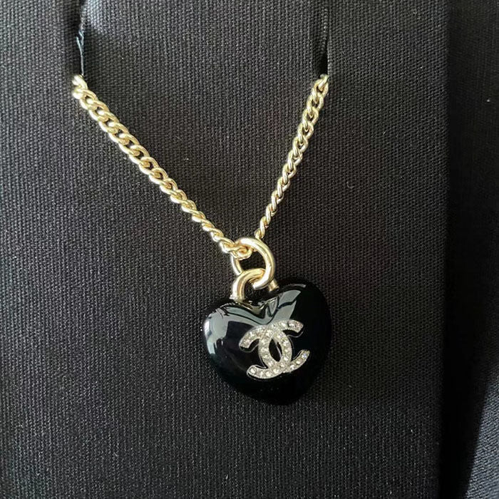 Simple and versatile love shaped pendant PD10051123