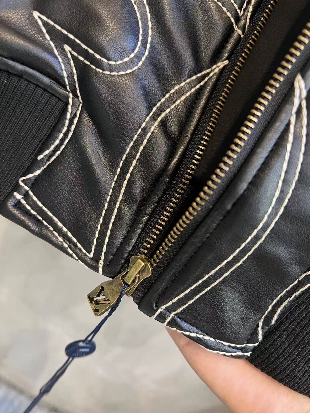 LV Fall/Winter 24 bomber jacket 1824092902