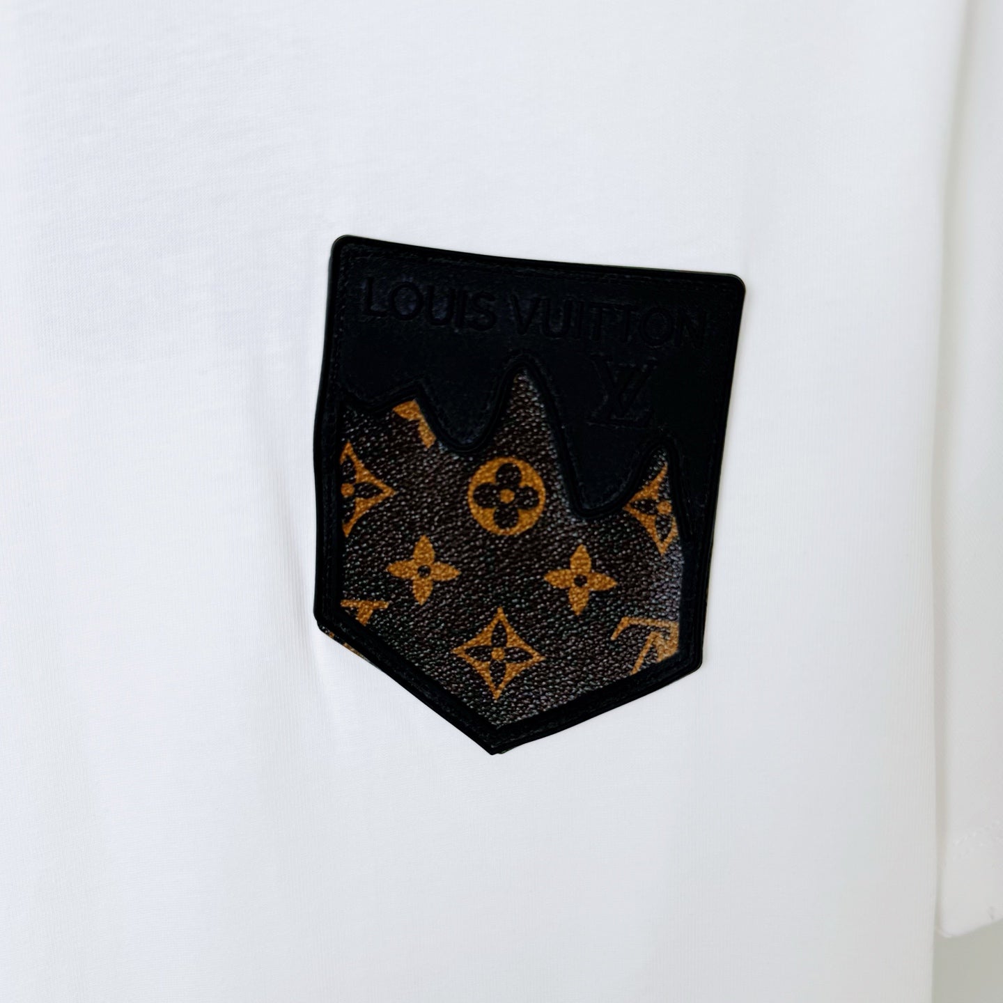 LV Embroidered leather logo T-shirt 1825042507