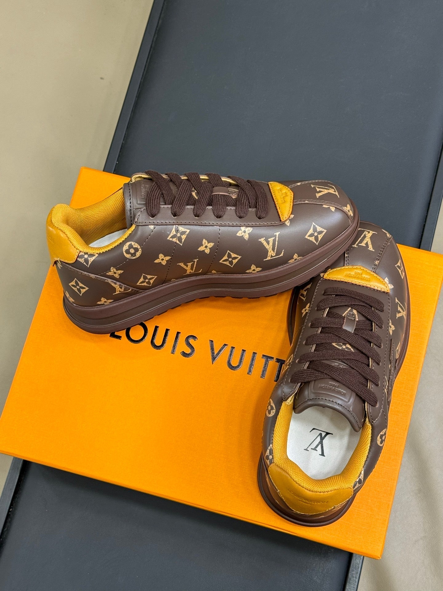 LV Sneaker 1825060605