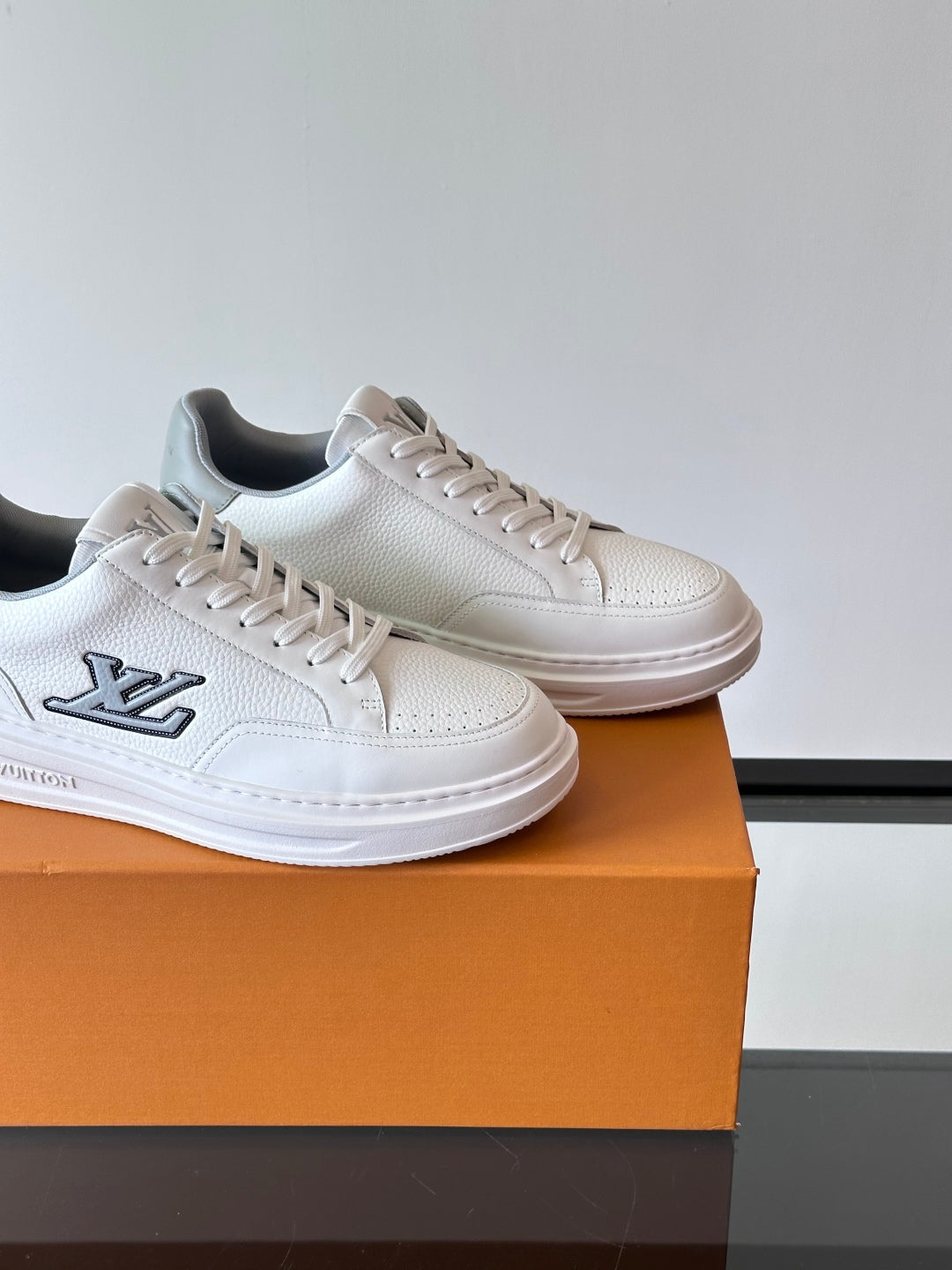 LV  Beverly Hills Sneaker 1825052108