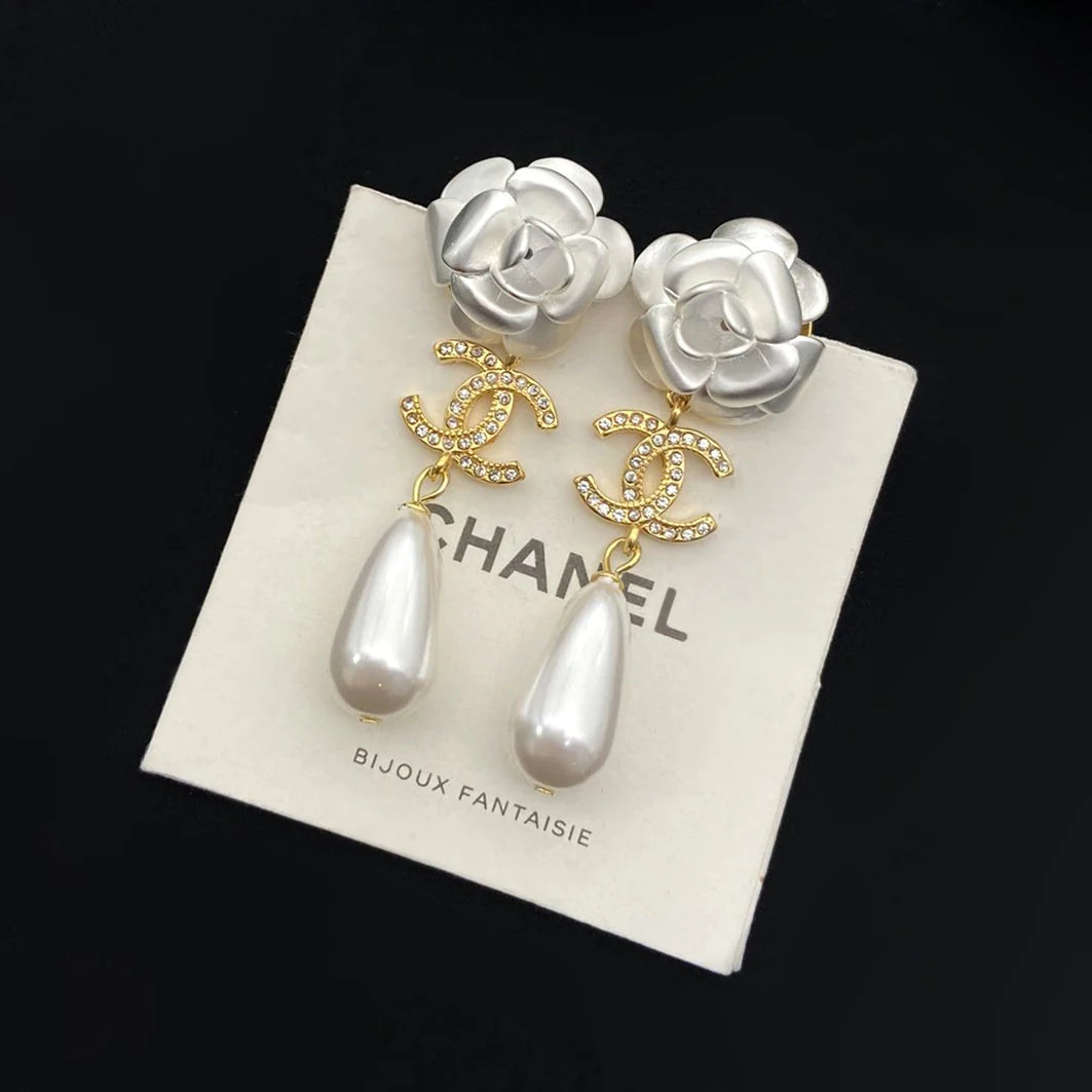 New Enamel Earrings With Heart-shaped Earrings 1024010312