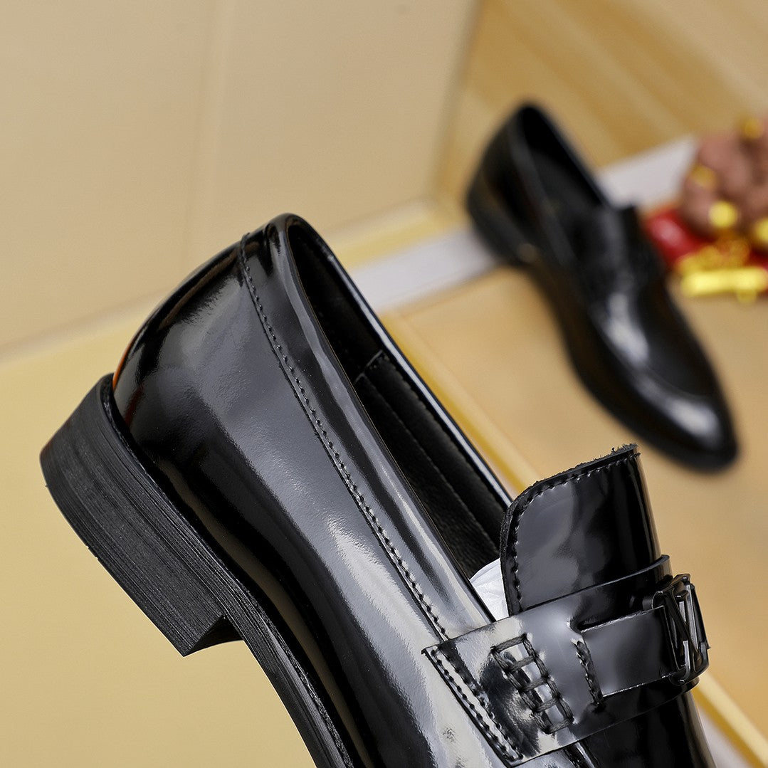 LV  Bright Leather Loafer 1825022804