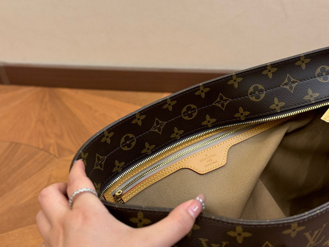 L New Large Capacity Shoulder Bag XC24092316