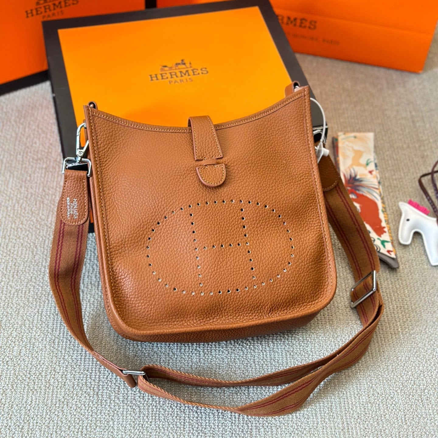 HM Evelyn Shoulder Bag 1824062401