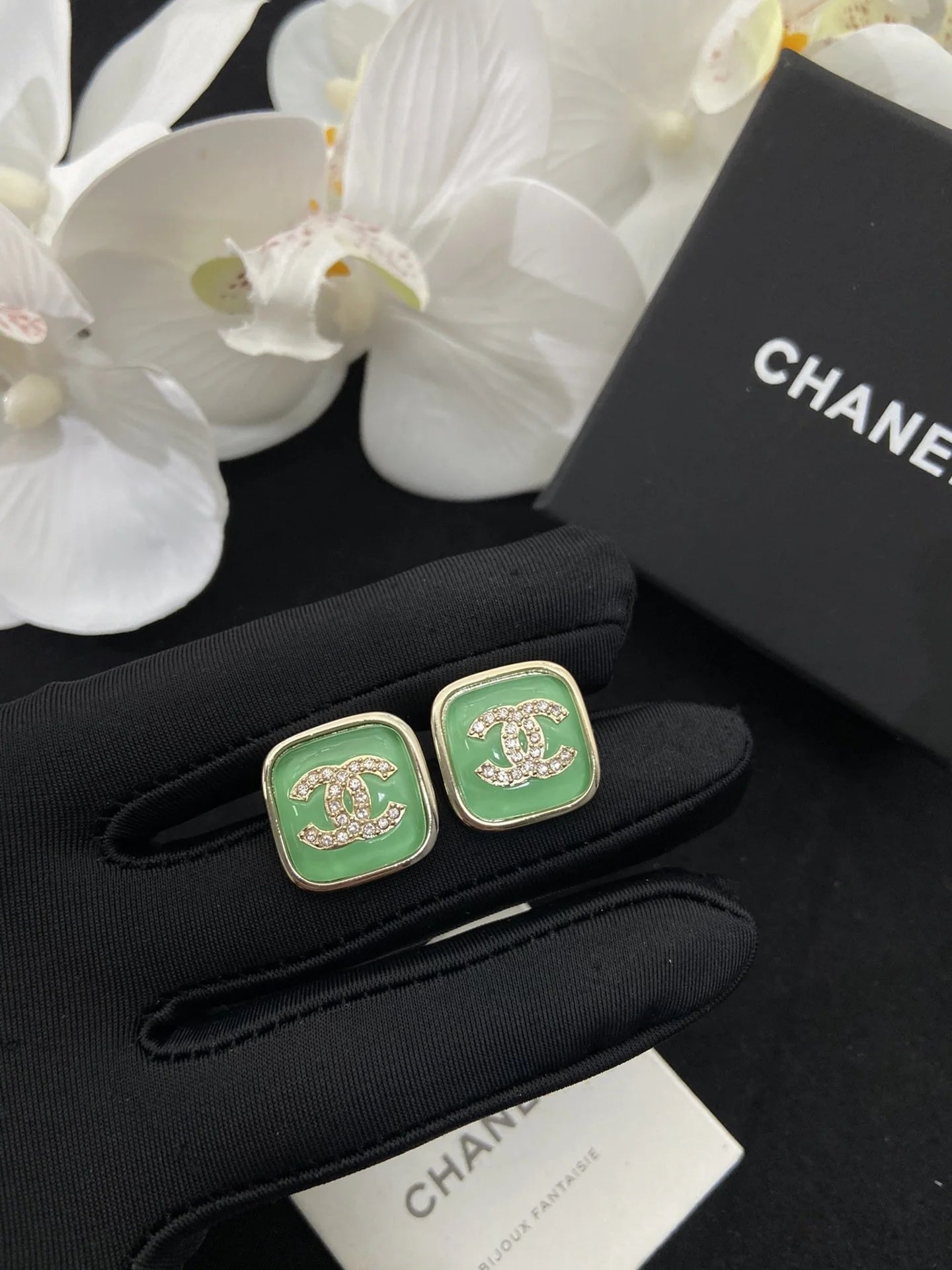 New Enamel Earrings With Heart-shaped Earrings 1024010312