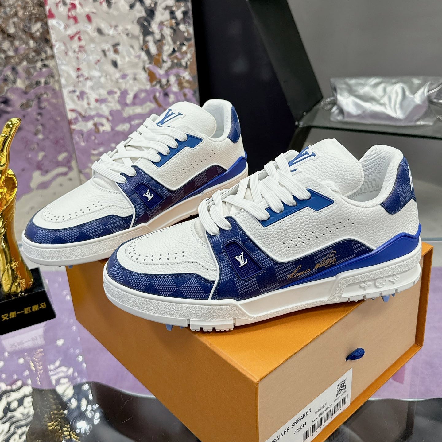 LV Trainer Sneaker 1824120916