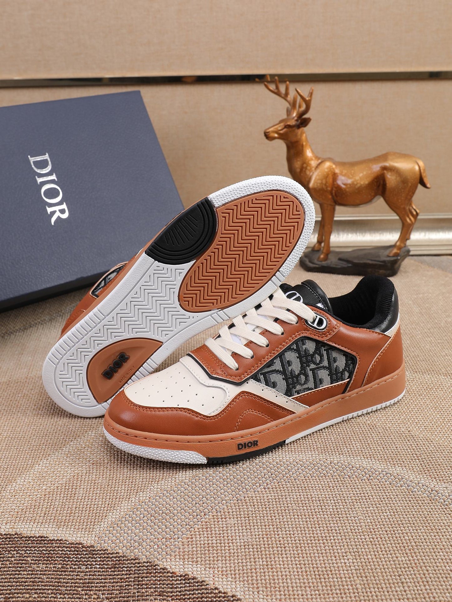 CD B27 Low Top Oblique Sneaker 1825052703