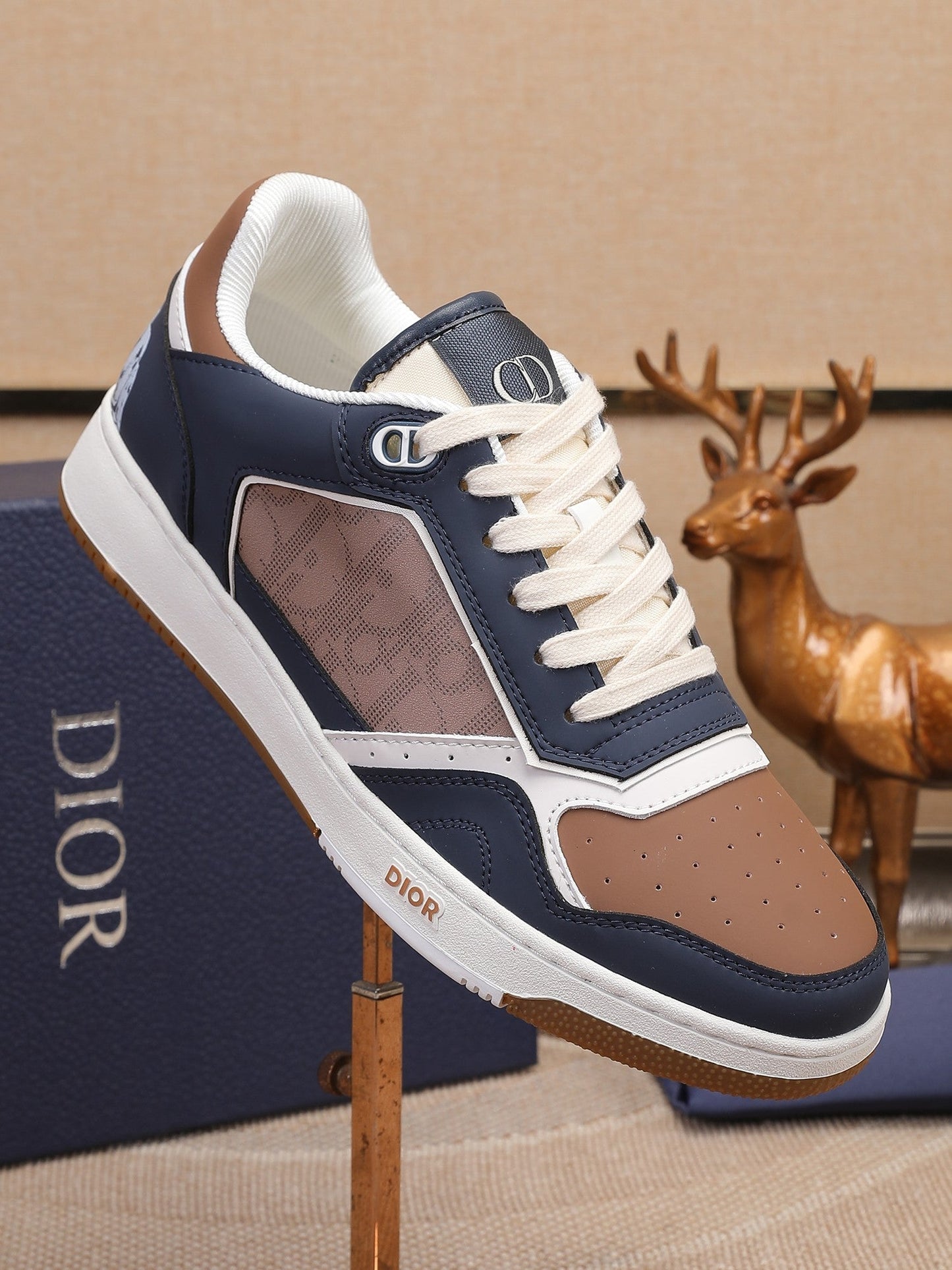 CD B27 Low Top Oblique Sneaker 1825052704