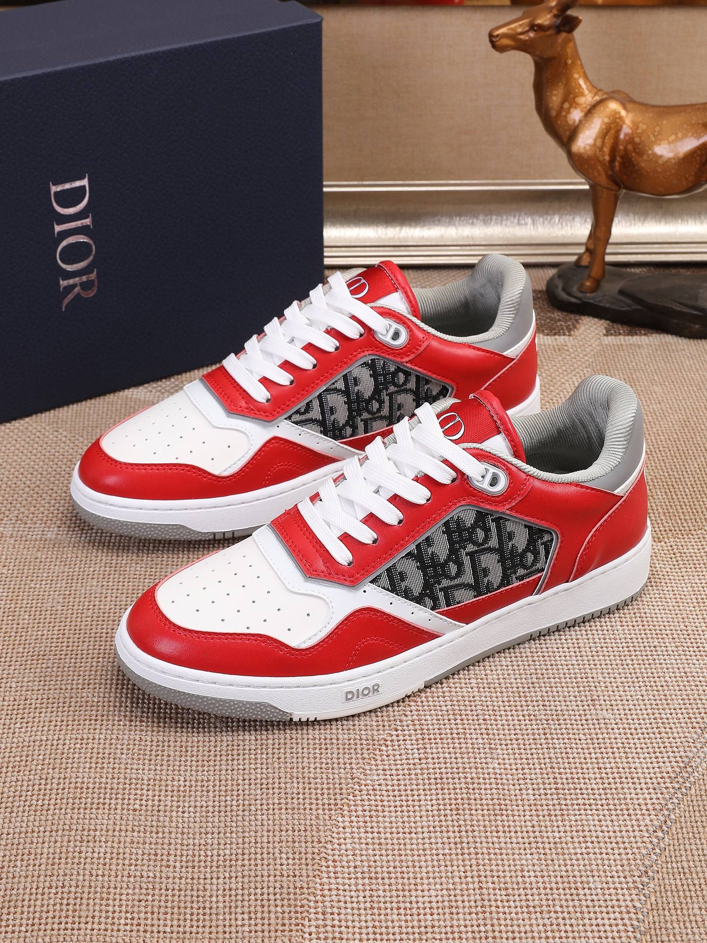 CD B27 Low Top Oblique Sneaker 1825052703