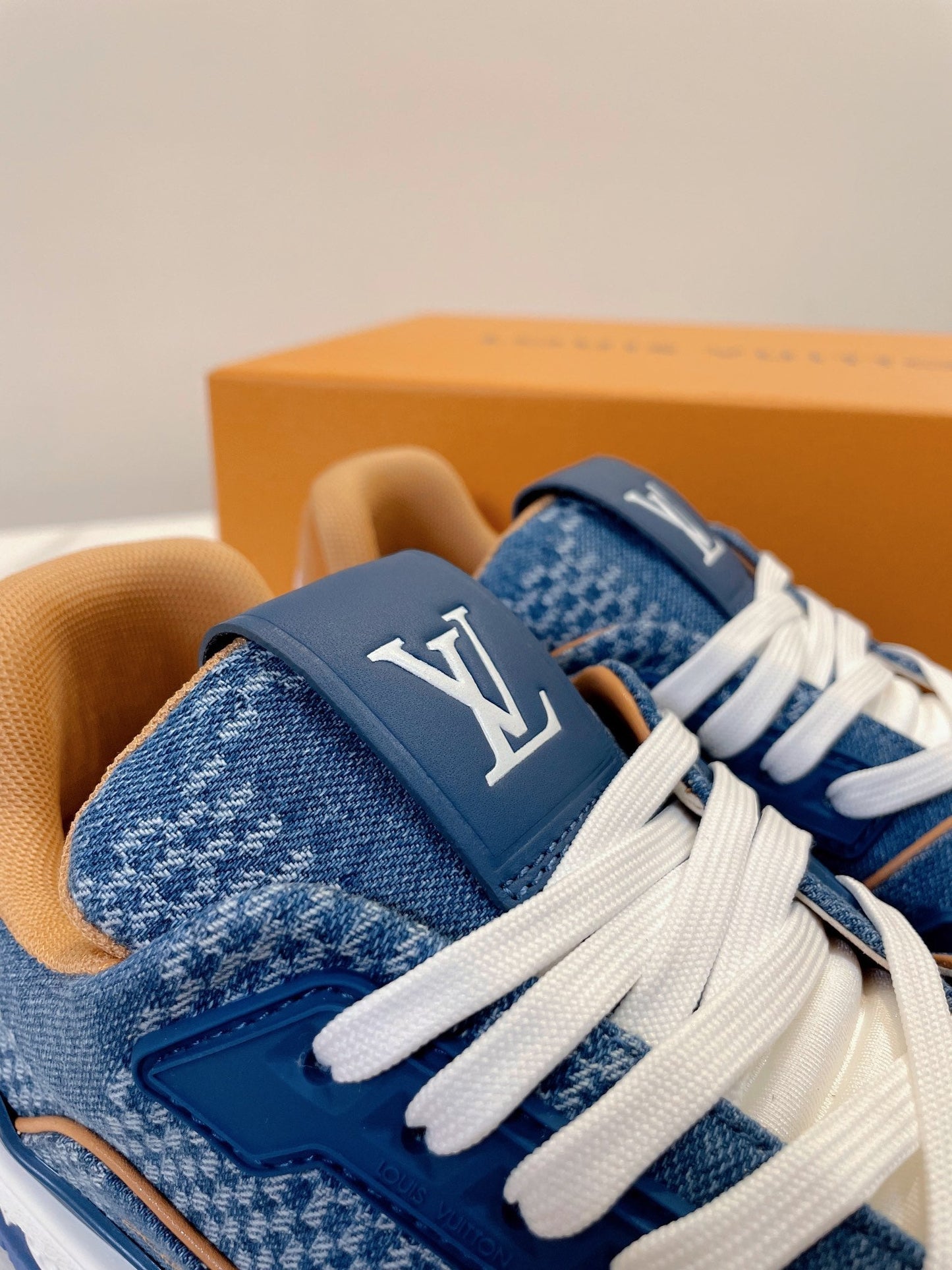 LV Trainer Sneaker 1824120912