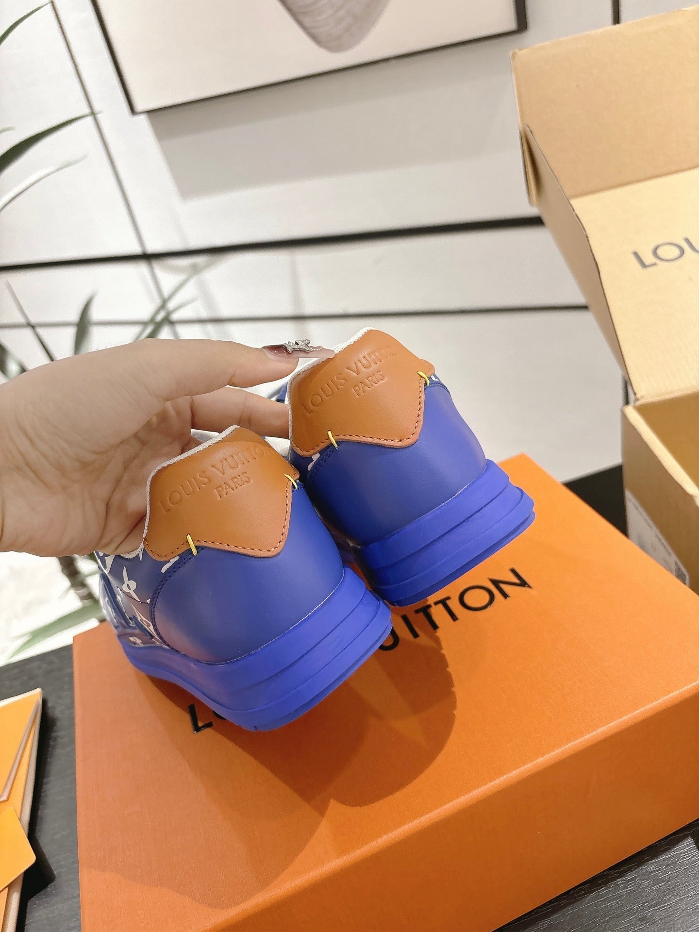 LV Sneaker 1825060605