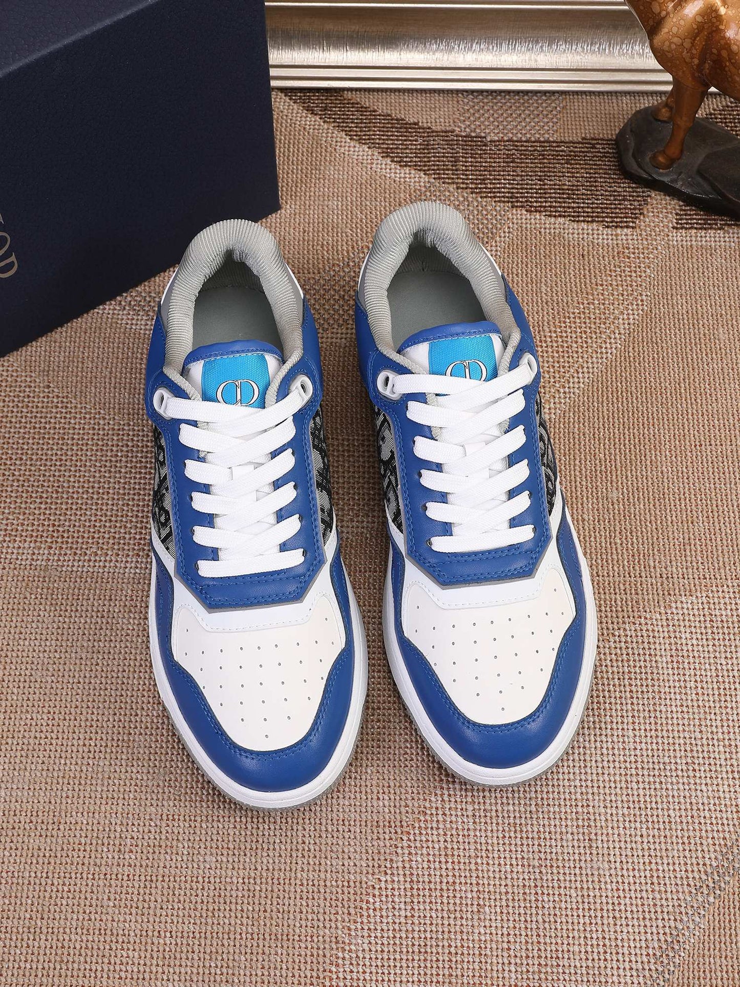 CD B27 Low Top Oblique Sneaker 1825052703