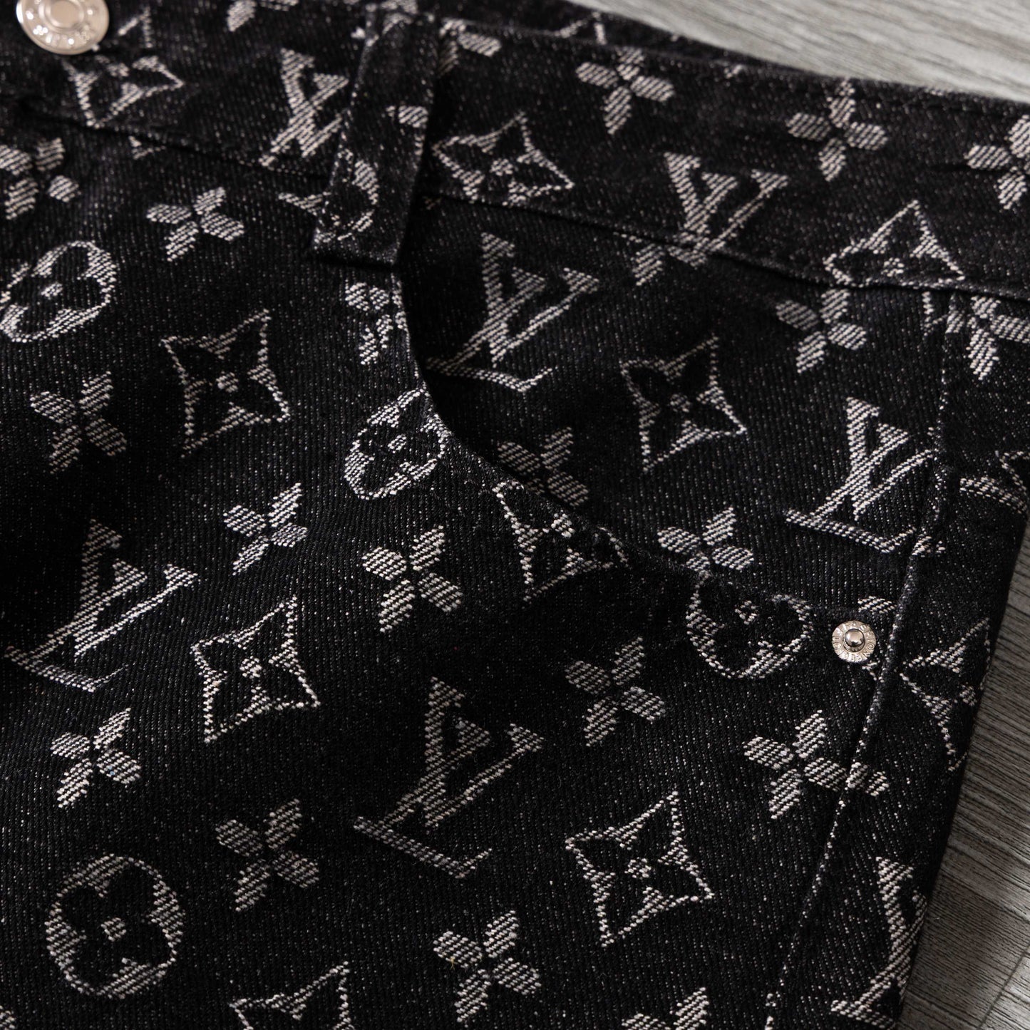 LV Little Red Man embroidered jeans 1825051401