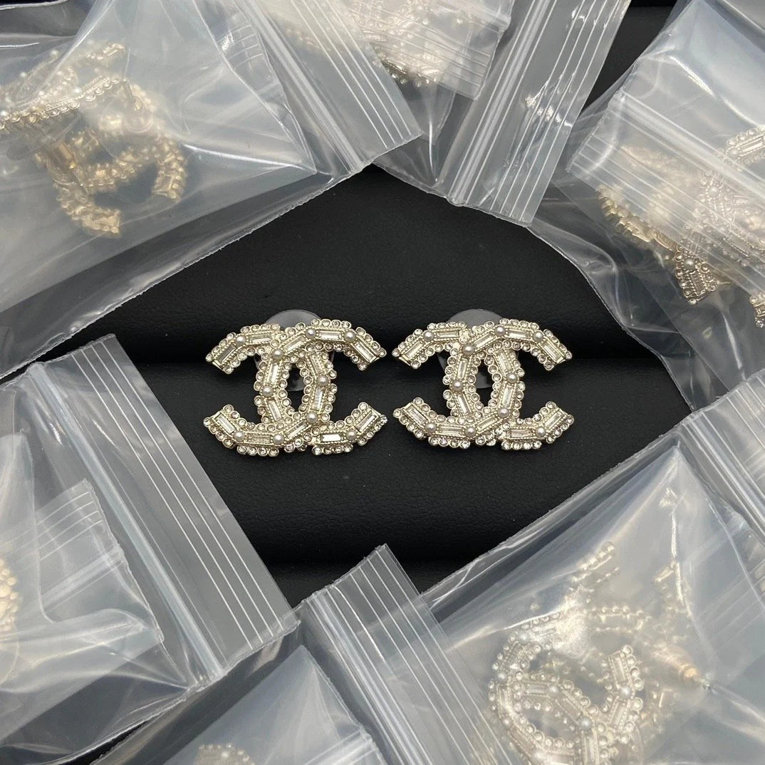 New Enamel Earrings With Heart-shaped Earrings 1024010312