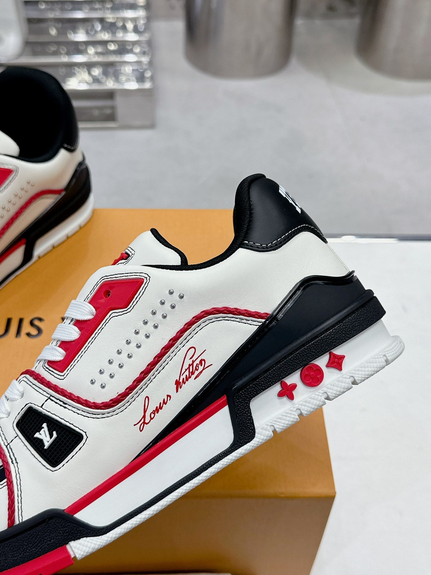 LV Trainer Sneaker 1825041702