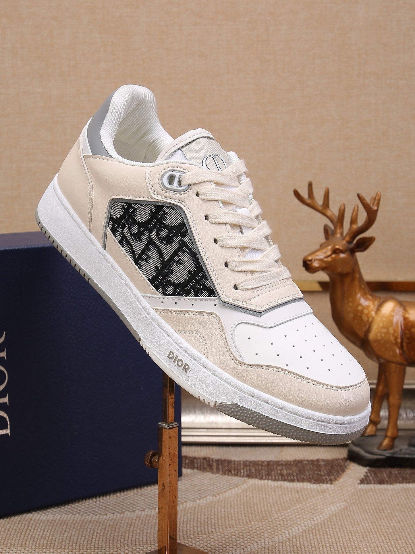 CD B27 Low Top Oblique Sneaker 1825052703