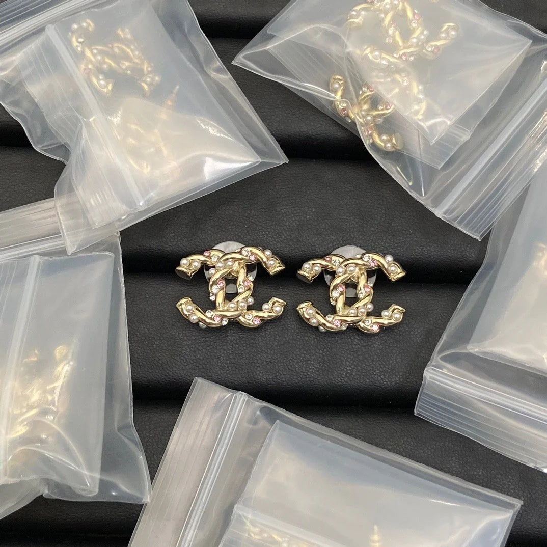 New Enamel Earrings With Heart-shaped Earrings 1024010312