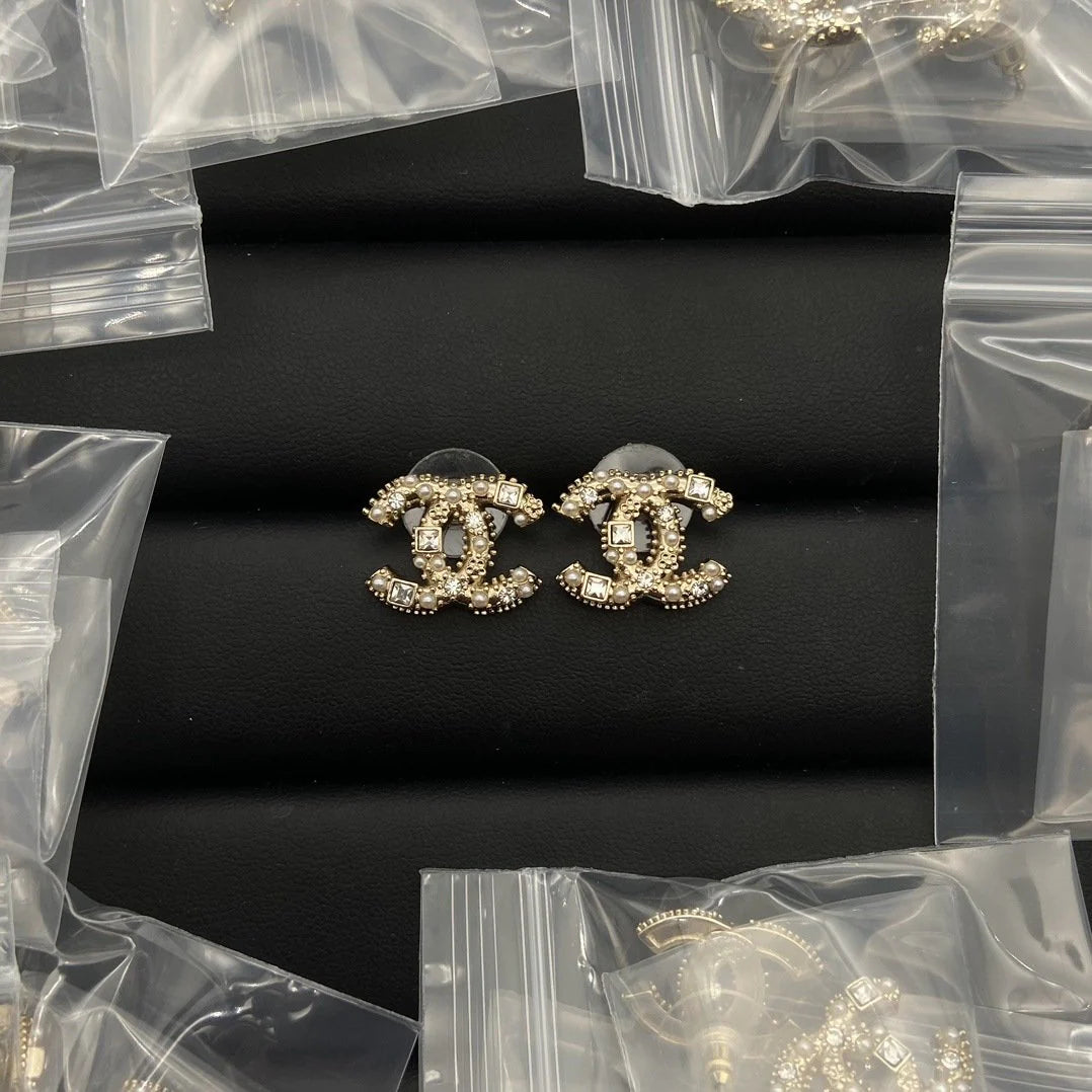 New Enamel Earrings With Heart-shaped Earrings 1024010312