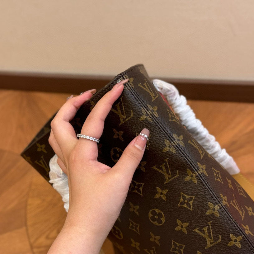 L New Large Capacity Shoulder Bag XC24092316