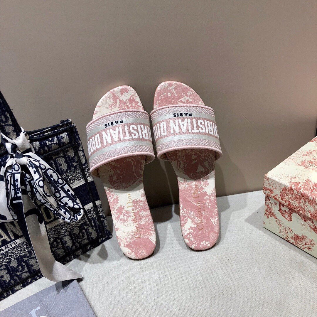 Jacquard Embroidered Slippers