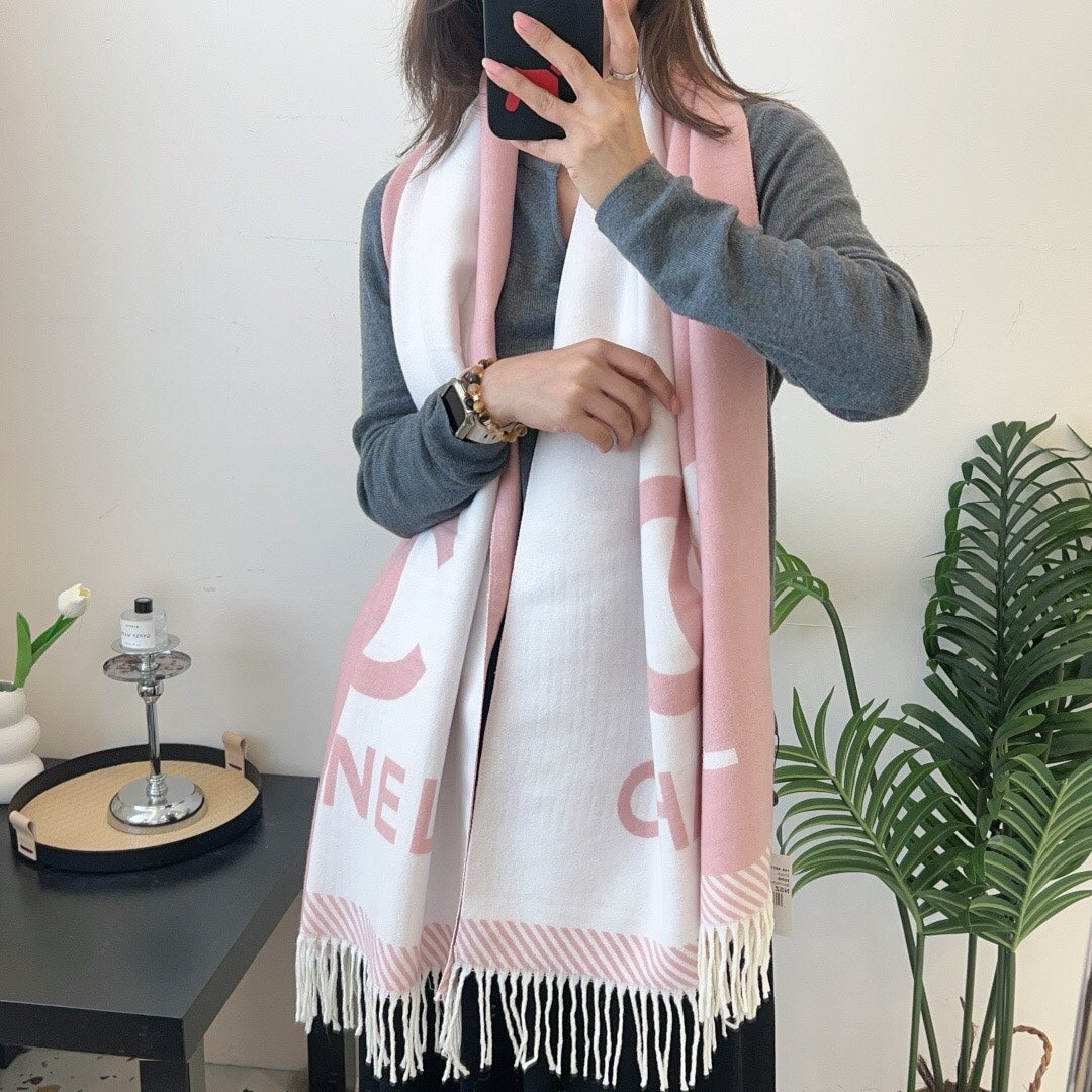 Cashmere scarf with two-tone letter logo design  24120202