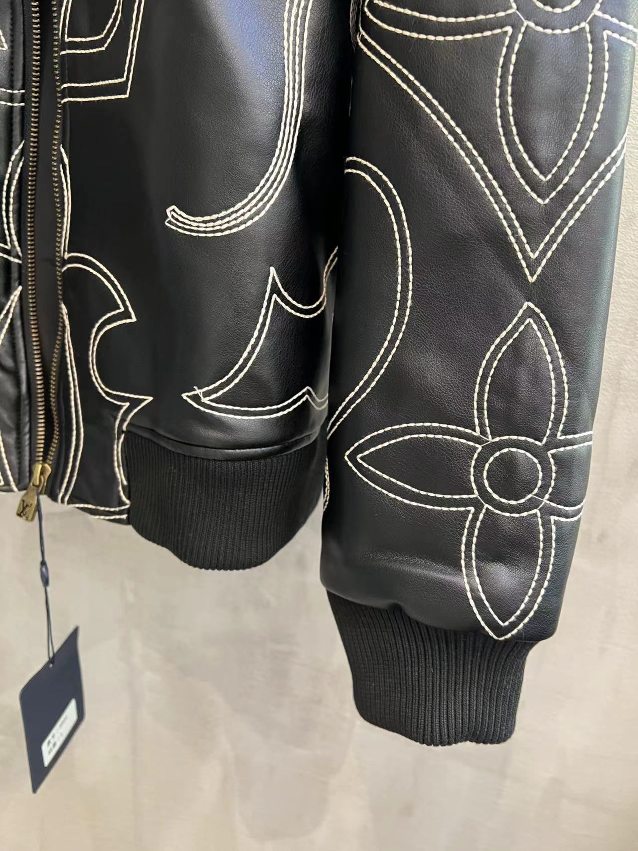 LV Fall/Winter 24 bomber jacket 1824092902