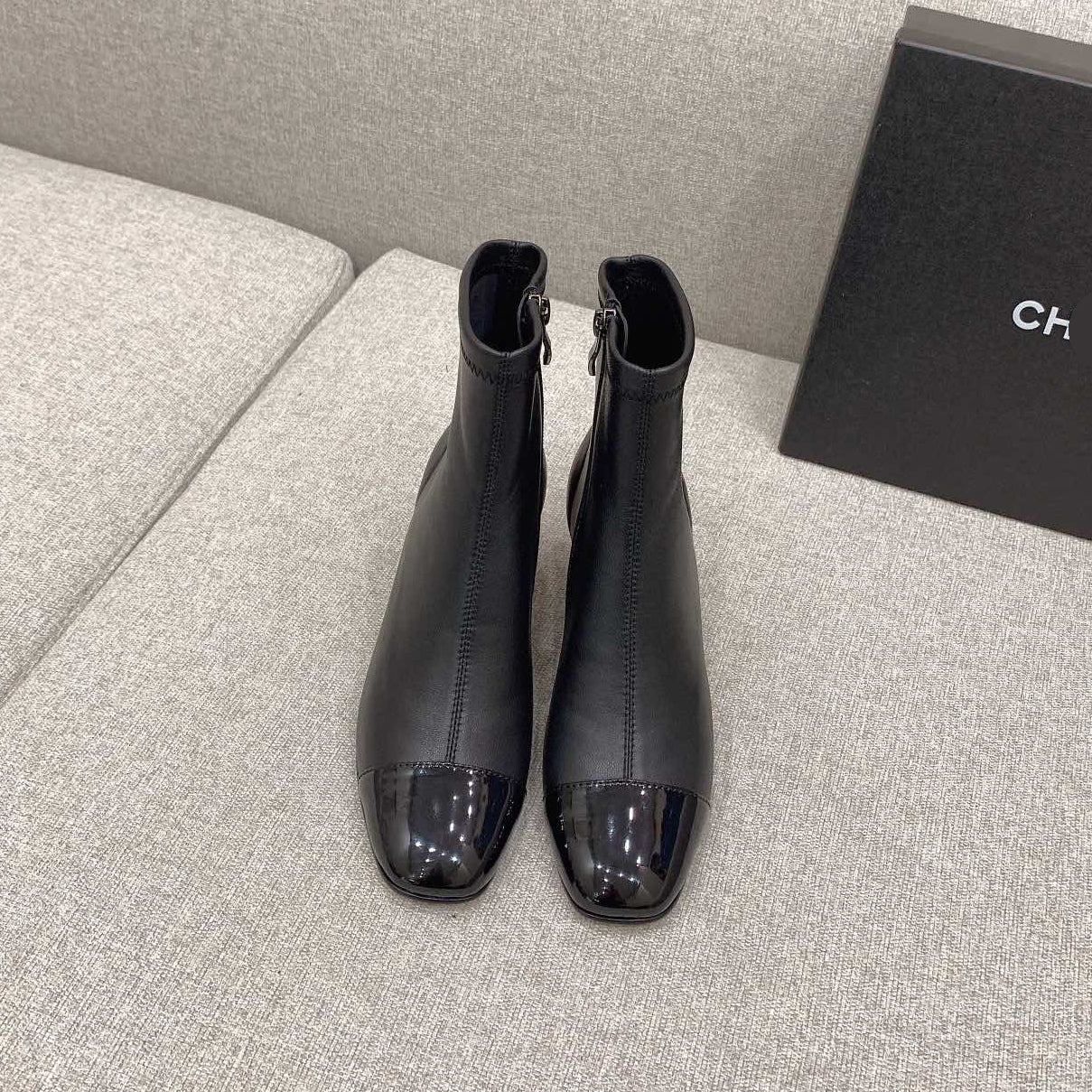 Classic chunky heel ankle boots XC1823090202