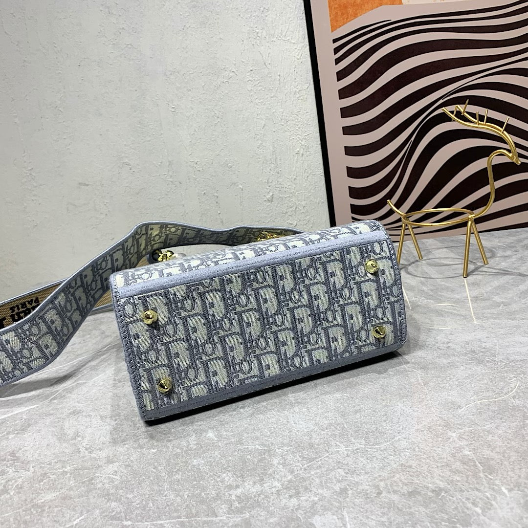 Alphabet Diana Bag XC16053101