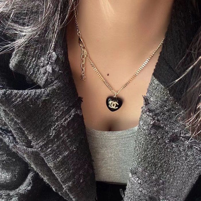 Simple and versatile love shaped pendant PD10051123