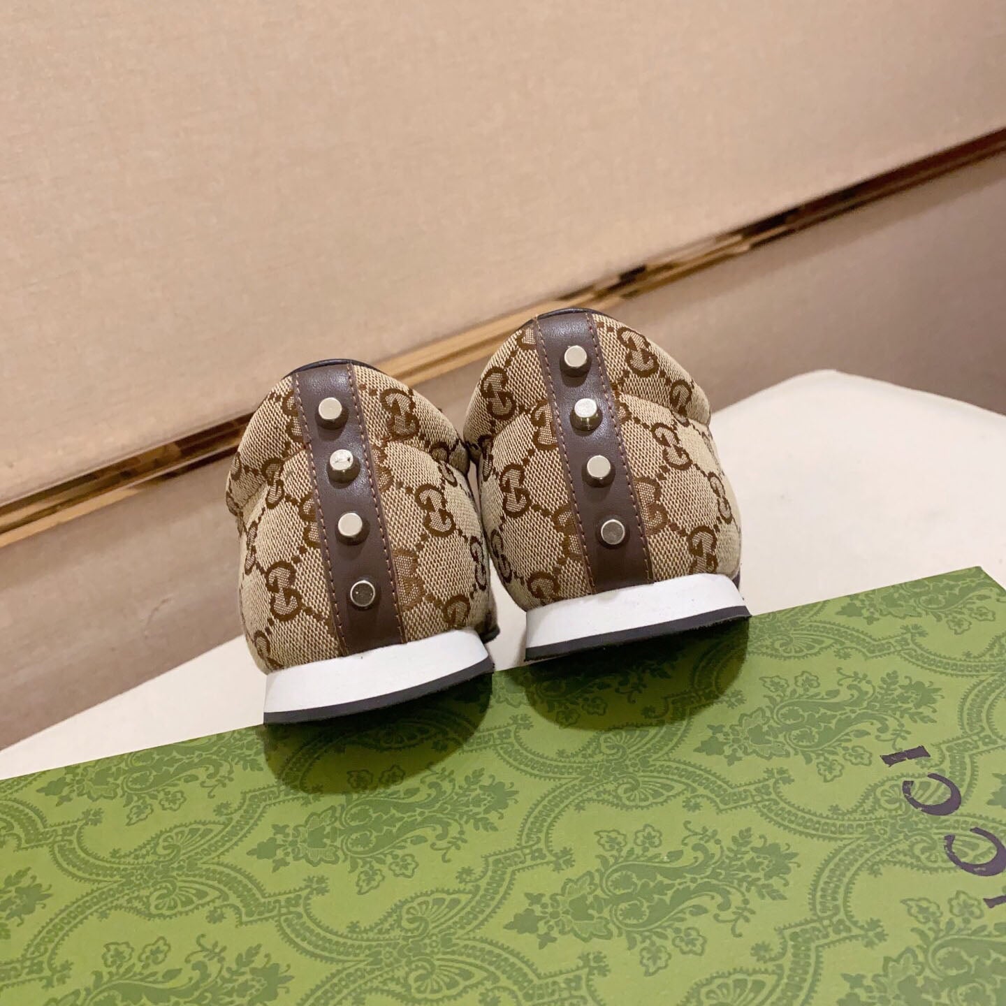 Classic letter presbyopia fashion casual sneakers 1824080302