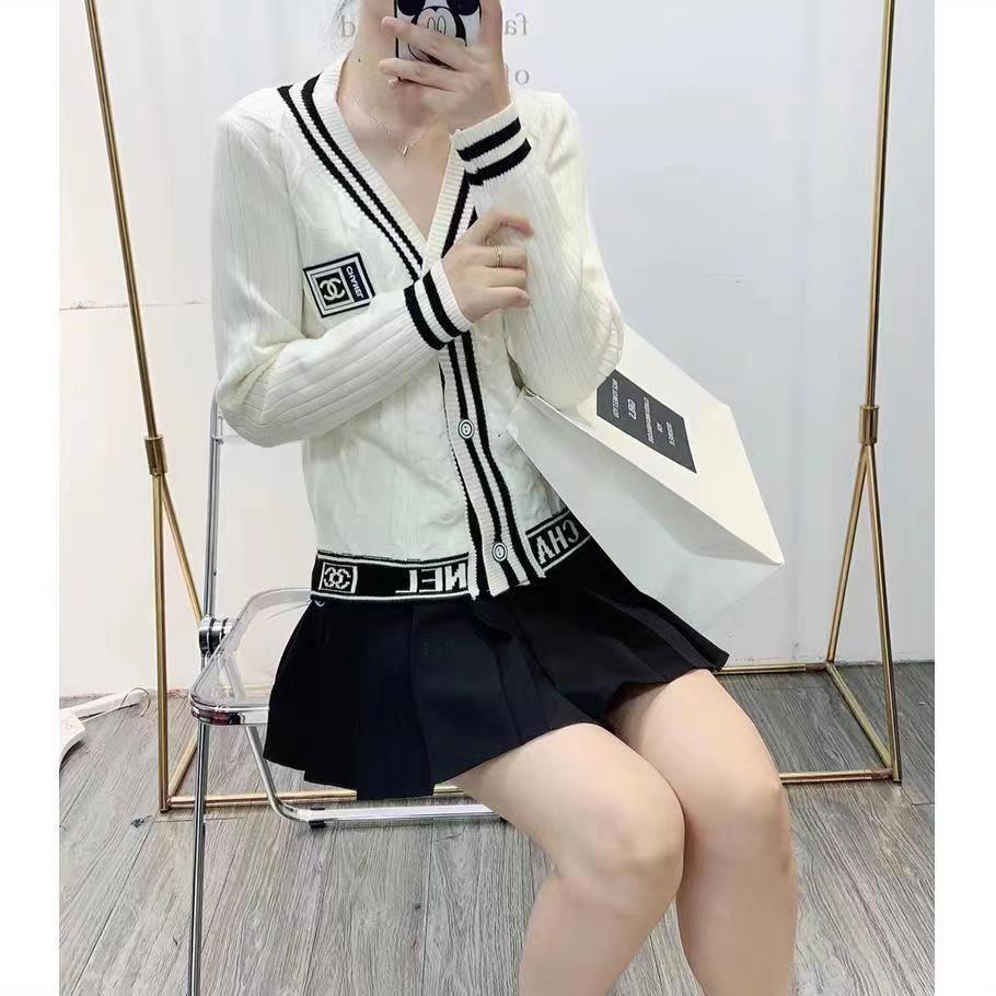 New Fashion Black and White C logo women's sweaterPD05202413110