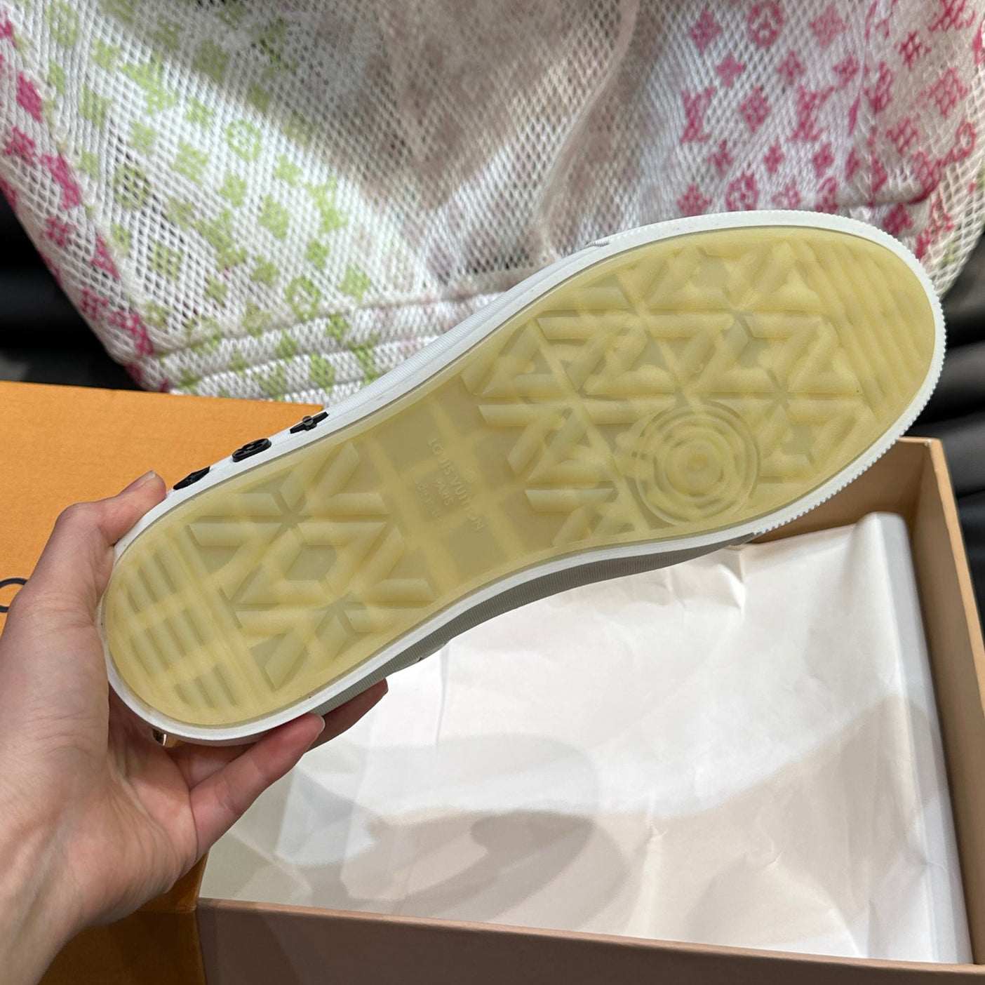 L Embossed Casual Sneakers 1824070205