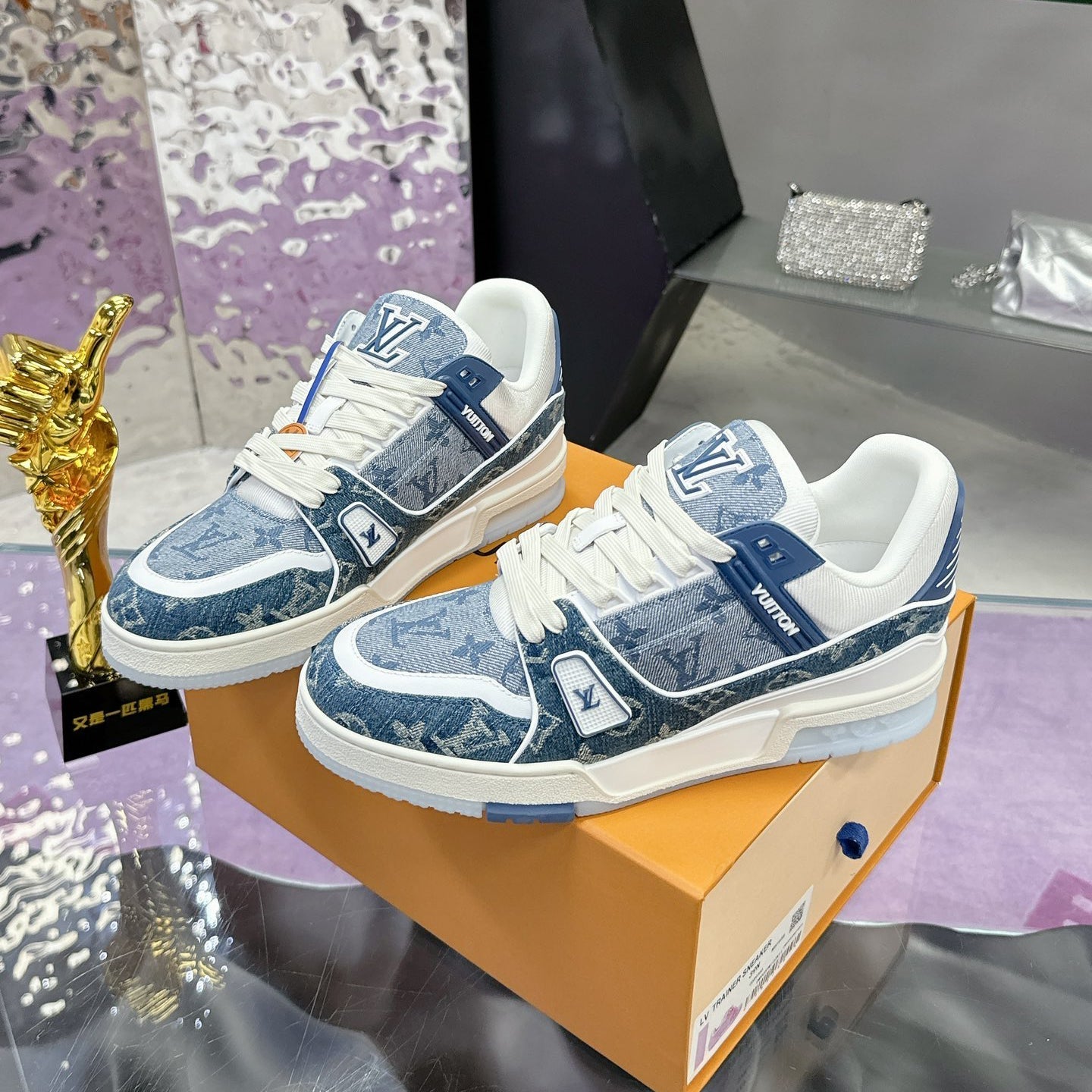 LV Trainer Sneaker 1824120915