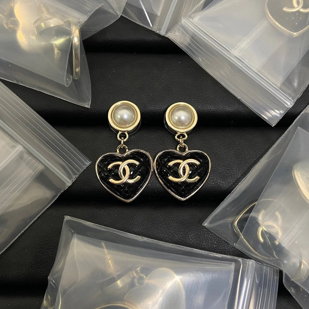 New Enamel Earrings With Heart-shaped Earrings 1024010312