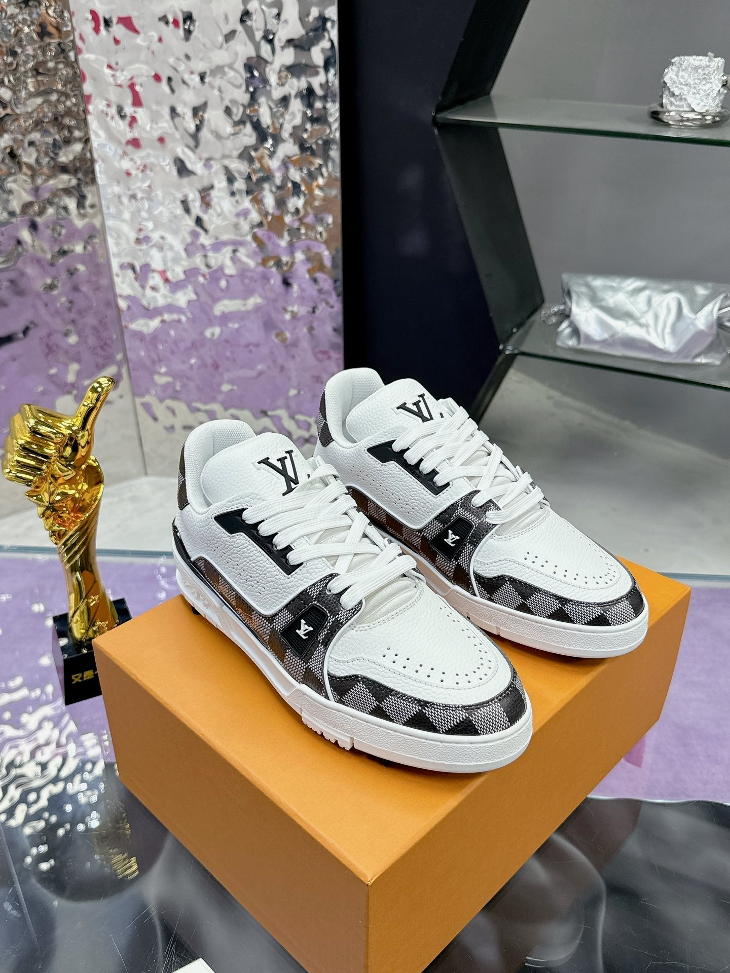 LV Trainer Sneaker 1824120916