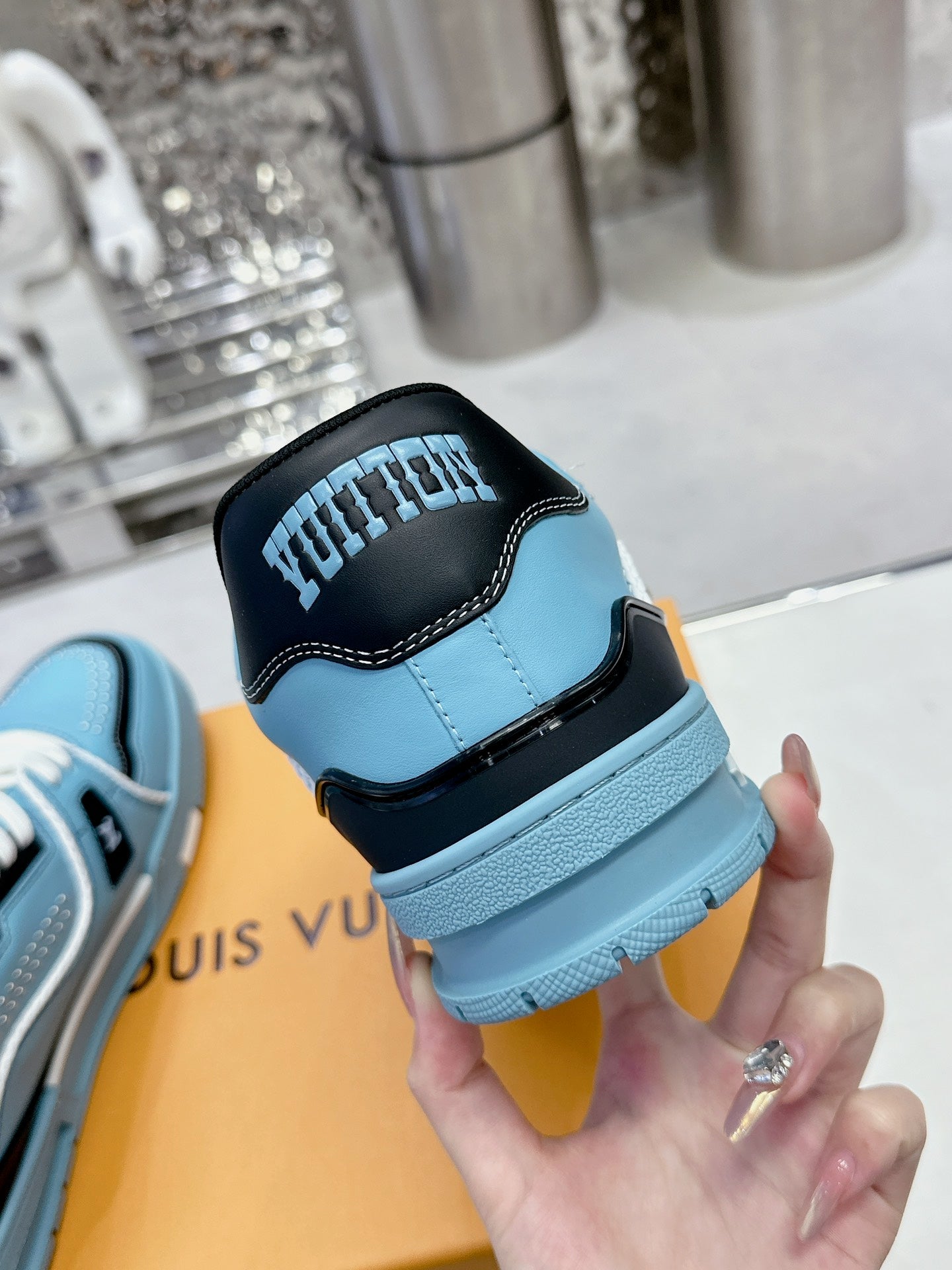 LV Trainer Sneaker 1825041702