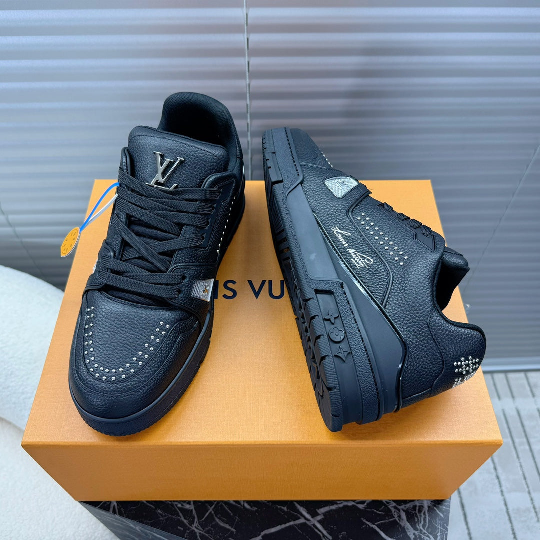 LV Trainer Sneaker 1824120913