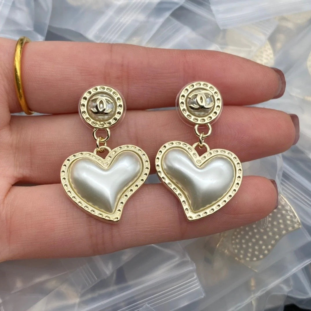 New Enamel Earrings With Heart-shaped Earrings 1024010312