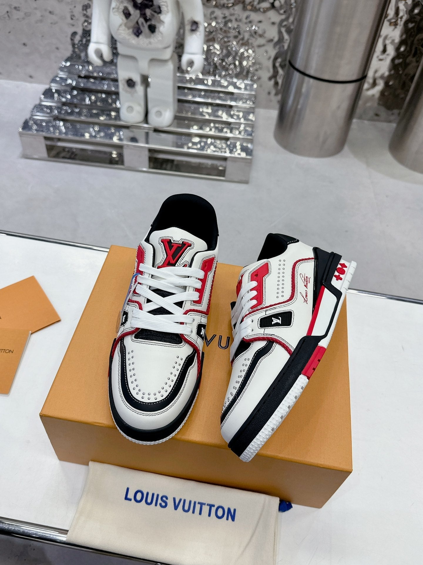 LV Trainer Sneaker 1825041702